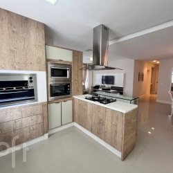 Apartamentos com 128m², 3 quartos, 3 suítes, 2 garagens, no bairro Centro em Balneário Camboriú