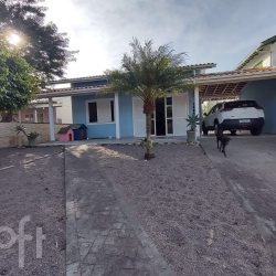 Casa Residencial com 80m², 4 quartos, 1 suíte, 2 garagens, no bairro Praia do Sonho em Palhoça