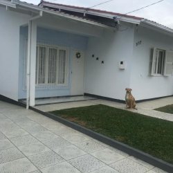 Casa Residencial com 260m², 5 quartos, 1 suíte, 2 garagens, no bairro Barreiros em São José