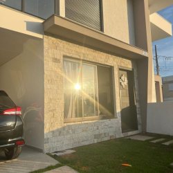 Casa Residencial com 140m², 3 quartos, 2 suítes, 2 garagens, no bairro Alto Ribeirão Leste em Florianópolis