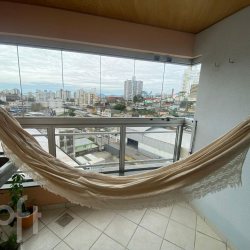 Apartamentos com 77m², 3 quartos, 1 suíte, 2 garagens, no bairro Capoeiras em Florianópolis