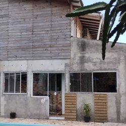 Casa Residencial com 480m², 2 quartos, 6 garagens, no bairro Pântano do Sul em Florianópolis