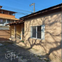 Casa Residencial com 210m², 8 quartos, no bairro Ingleses em Florianópolis