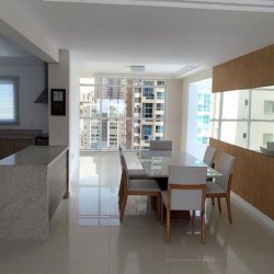 Apartamentos com 130m², 3 quartos, 3 suítes, 2 garagens, no bairro Centro em Balneário Camboriú