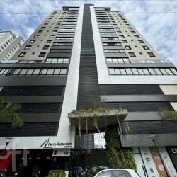 Apartamentos com 130m², 3 quartos, 3 suítes, 2 garagens, no bairro Centro em Balneário Camboriú