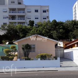 Casa Residencial com 129m², 2 quartos, 3 garagens, no bairro Barreiros em São José