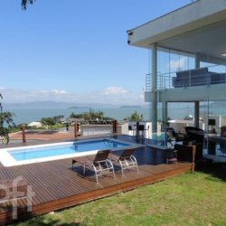 Casa Residencial com 461m², 4 quartos, 4 suítes, 3 garagens, no bairro Cacupé em Florianópolis