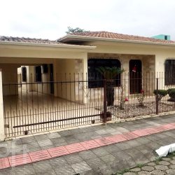 Casa Residencial com 153m², 4 quartos, 1 suíte, 2 garagens, no bairro Centro em Balneário Camboriú