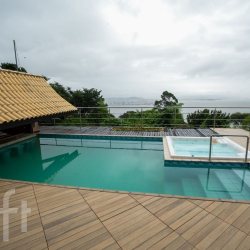 Casa Residencial com 410m², 4 quartos, 2 suítes, 5 garagens, no bairro Agronômica em Florianópolis