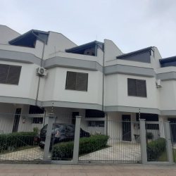 Casa Residencial com 112m², 3 quartos, 1 suíte, 1 garagem, no bairro Canasvieiras em Florianópolis