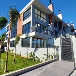 Apartamentos com 45m², 1 quarto, 1 suíte, 1 garagem, no bairro Lagoa da Conceição em Florianópolis