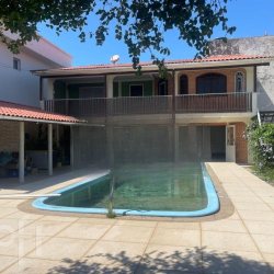 Casa Residencial com 200m², 3 quartos, 1 suíte, 2 garagens, no bairro Praia do Sonho em Palhoça