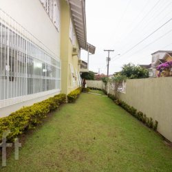 Casa Residencial com 276m², 6 quartos, 3 suítes, 4 garagens, no bairro Santa Mônica em Florianópolis