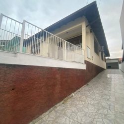 Casa Residencial com 104m², 3 quartos, 1 suíte, 6 garagens, no bairro Abraão em Florianópolis