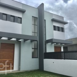 Casa Residencial com 127m², 3 quartos, 1 suíte, 2 garagens, no bairro Ressacada em Florianópolis