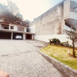 Casa Residencial com 162m², 4 quartos, 1 suíte, 2 garagens, no bairro Agronômica em Florianópolis