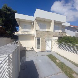 Casa Residencial com 129m², 3 quartos, 1 suíte, 1 garagem, no bairro Moenda em Florianópolis