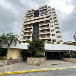 Apartamentos com 100m², 3 quartos, 1 suíte, 2 garagens, no bairro Canto em Florianópolis