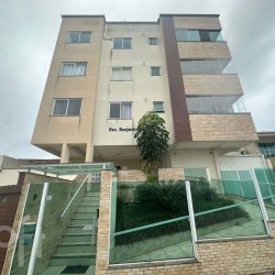 Apartamentos com 67m², 2 quartos, 1 suíte, 1 garagem, no bairro Barreiros em São José