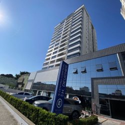 Apartamentos com 100m², 3 quartos, 1 suíte, 2 garagens, no bairro Estreito em Florianópolis