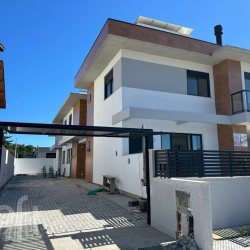 Casa Residencial com 124m², 3 quartos, 1 suíte, 1 garagem, no bairro Barra da Lagoa em Florianópolis