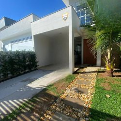 Casa Residencial com 128m², 3 quartos, 1 suíte, 2 garagens, no bairro Alto Ribeirão Leste em Florianópolis