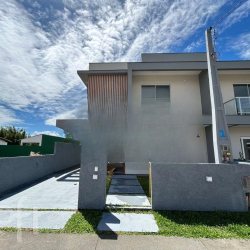 Casa Residencial com 131m², 3 quartos, 1 suíte, 2 garagens, no bairro Ingleses em Florianópolis