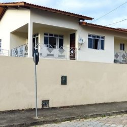 Casa Residencial com 345m², 6 quartos, 7 garagens, no bairro Ressacada em Florianópolis