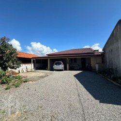 Casa Residencial com 70m², 3 quartos, 1 suíte, 2 garagens, no bairro Pinheira em Palhoça