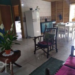 Casa Residencial com 90m², 2 quartos, 1 garagem, no bairro Pinheira em Palhoça