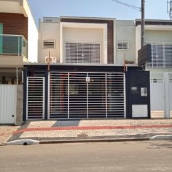 Casa Residencial com 141m², 3 quartos, 1 suíte, 1 garagem, no bairro Centro em Balneário Camboriú