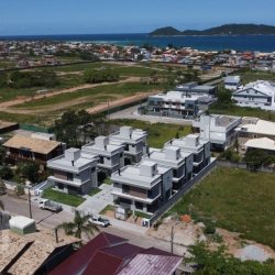 Casa Residencial com 160m², 3 quartos, 3 suítes, 2 garagens, no bairro Campeche Sul em Florianópolis