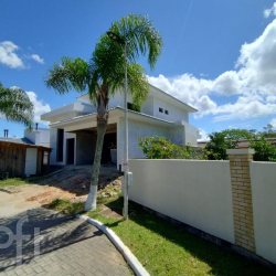 Casa Residencial com 280m², 4 quartos, 4 suítes, 2 garagens, no bairro Vargem Pequena em Florianópolis