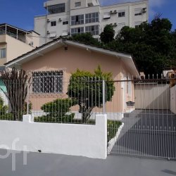 Casa Residencial com 129m², 3 quartos, 4 garagens, no bairro Barreiros em São José