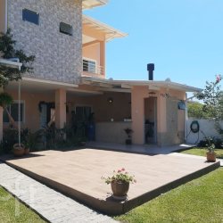 Casa Residencial com 287m², 5 quartos, 5 suítes, 3 garagens, no bairro Praia do Sonho em Palhoça