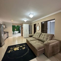 Casa Residencial com 135m², 3 quartos, 1 suíte, 2 garagens, no bairro Centro em Balneário Camboriú