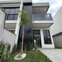 Casa Residencial com 126m², 3 quartos, 1 suíte, 2 garagens, no bairro Cachoeira do bom Jesus em Florianópolis