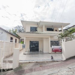 Casa Residencial com 234m², 6 quartos, 1 suíte, 2 garagens, no bairro Centro em Florianópolis