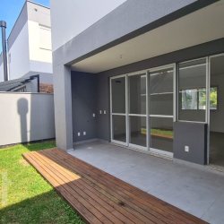 Casa Residencial com 140m², 3 quartos, 3 suítes, 2 garagens, no bairro Campeche Central em Florianópolis