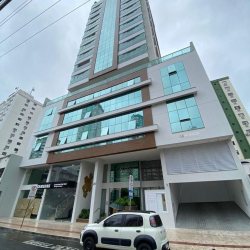 Apartamentos com 117m², 3 quartos, 1 suíte, 2 garagens, no bairro Centro em Balneário Camboriú