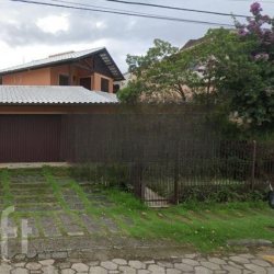 Casa Residencial com 231m², 4 quartos, 1 suíte, 4 garagens, no bairro Santa Mônica em Florianópolis