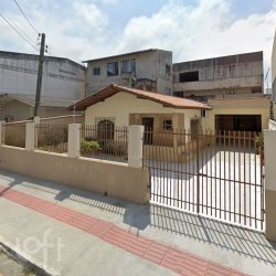 Casa Residencial com 59m², 4 quartos, 2 garagens, no bairro Centro em Balneário Camboriú