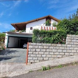 Casa Residencial com 260m², 4 quartos, 2 suítes, 2 garagens, no bairro Agronômica em Florianópolis