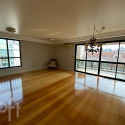 Apartamentos com 215m², 4 quartos, 2 suítes, 3 garagens, no bairro Centro em Florianópolis