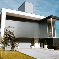 Casa Residencial com 470m², 5 quartos, 3 suítes, 3 garagens, no bairro Ingleses em Florianópolis