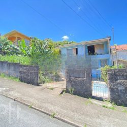 Casa Residencial com 303m², 2 quartos, 1 garagem, no bairro Capoeiras em Florianópolis