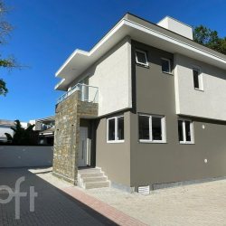 Casa Residencial com 162m², 3 quartos, 3 suítes, 2 garagens, no bairro Recanto dos Açores em Florianópolis