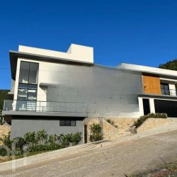 Casa Residencial com 230m², 3 quartos, 3 suítes, 2 garagens, no bairro Canasvieiras em Florianópolis