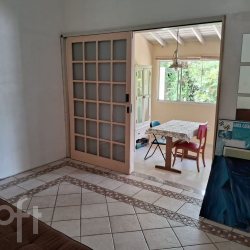 Casa Residencial com 300m², 4 quartos, 2 suítes, 4 garagens, no bairro Rio tavares central em Florianópolis