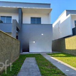 Casa Residencial com 92m², 2 quartos, 2 suítes, 2 garagens, no bairro São João do Rio Vermelho em Florianópolis